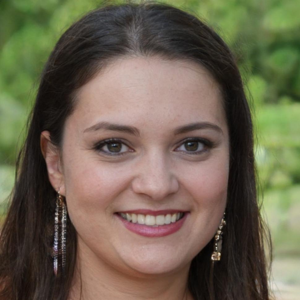 Erfahrene Farbkorrektur-Expertin bei der Arbeit